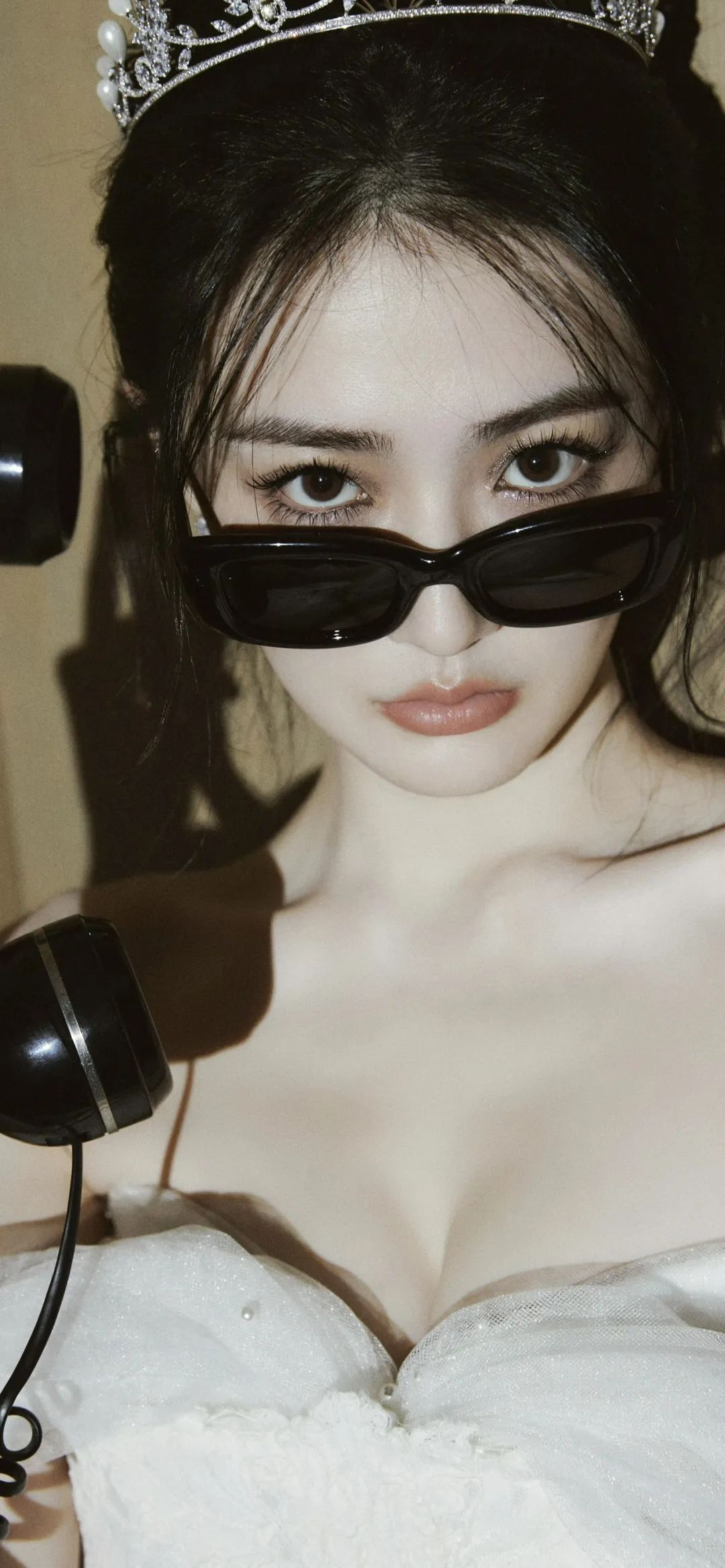 徐璐低胸裙长腿写真手机壁纸