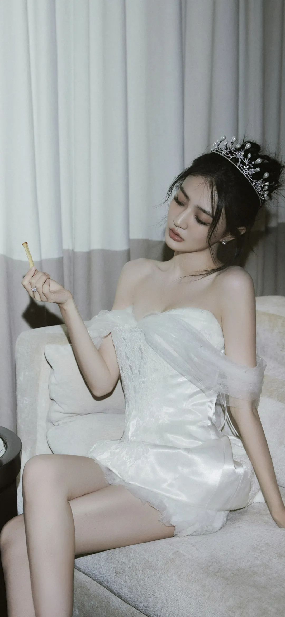 徐璐低胸裙长腿写真手机壁纸