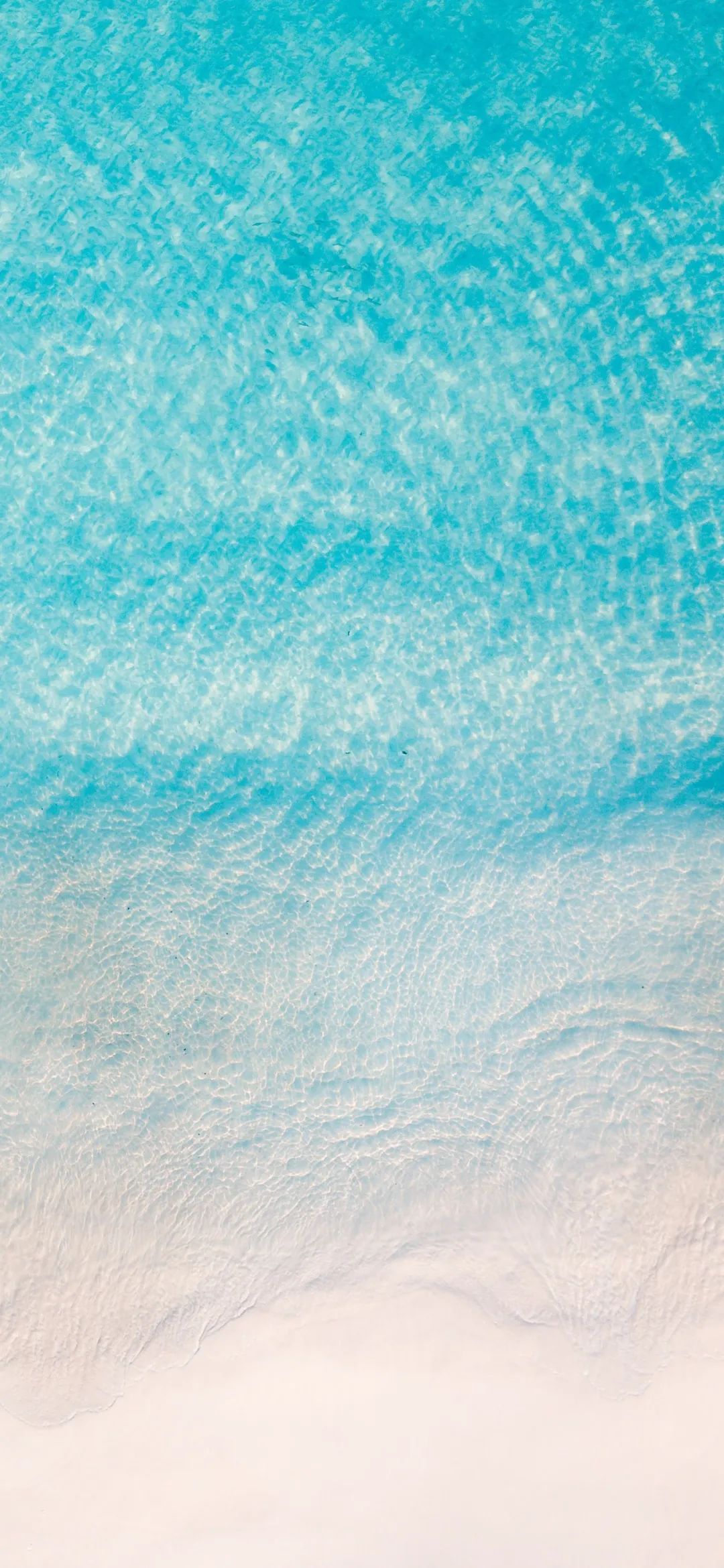 海边波光粼粼的海水手机壁纸