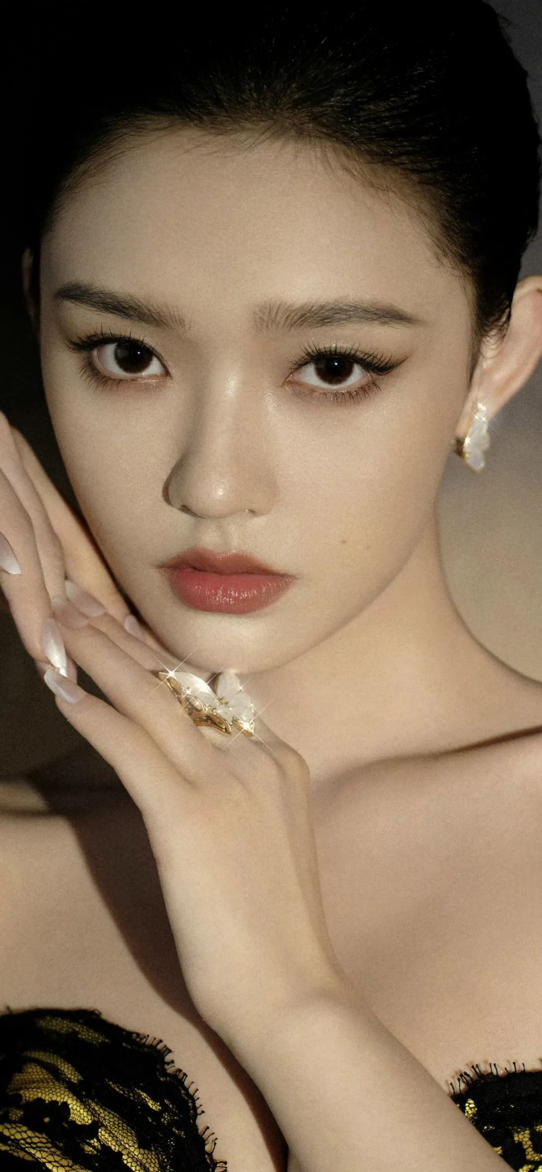 林允明黄抹胸蕾丝大蓬裙写真手机壁纸