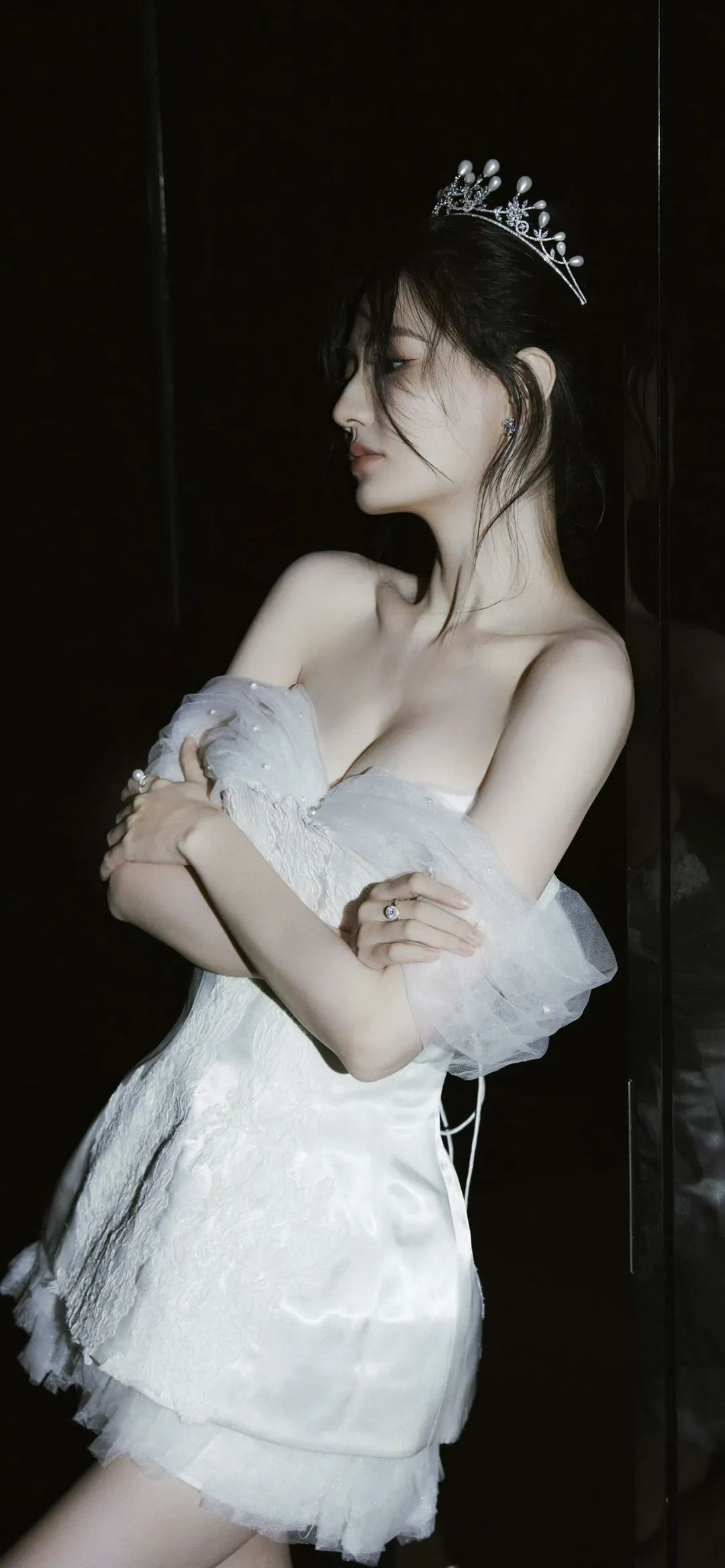 徐璐低胸裙长腿写真手机壁纸