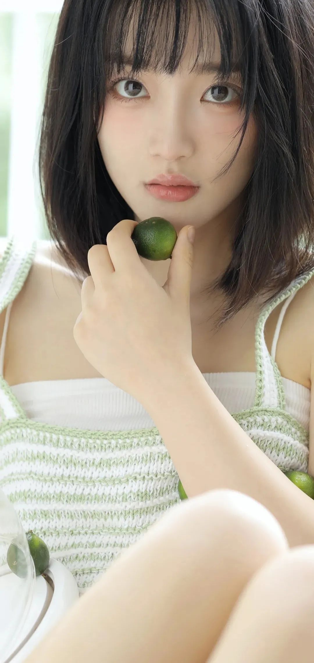 惹人爱的迷人眼神清纯小姐姐手机壁纸