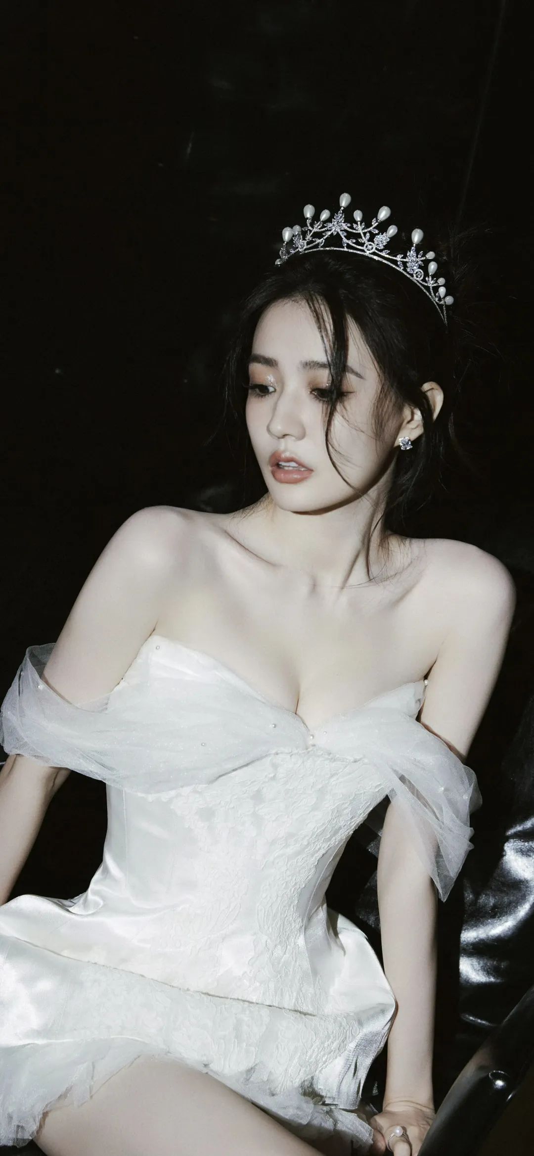 徐璐低胸裙长腿写真手机壁纸