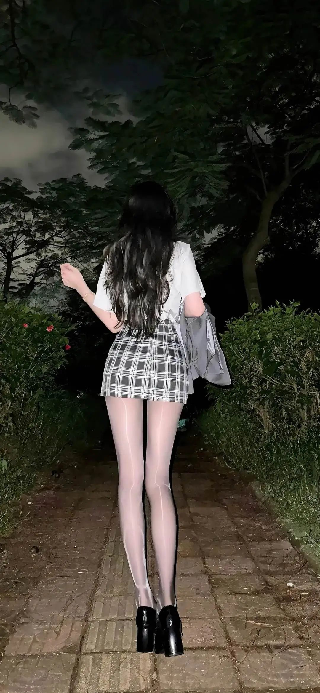 极品大长腿美女背影手机壁纸