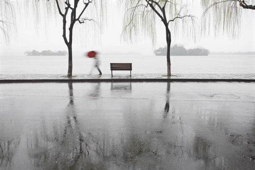 淡淡愁绪凝雨后,恼人最是柳丝斜 猜六字常用语