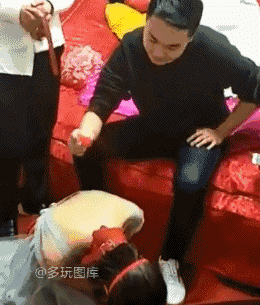 这是哪个地方的结婚恶俗，太可恶了