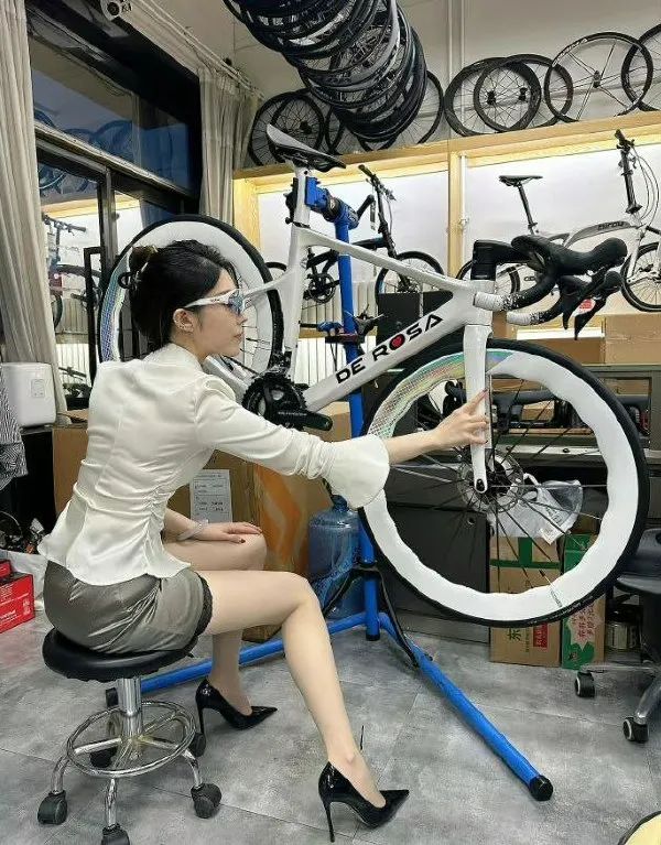 这白色车架确实好看