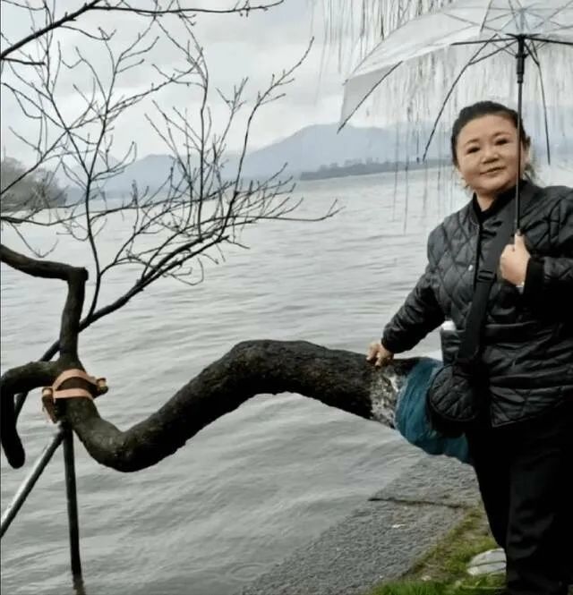 还以为阿姨是大长腿