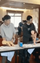 男人带孩子