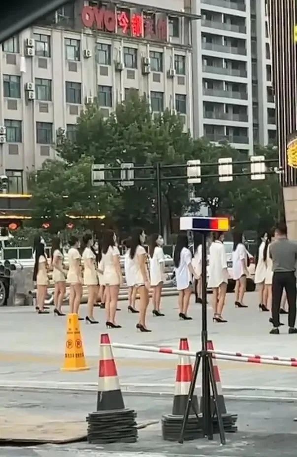 看似操练，实则揽客