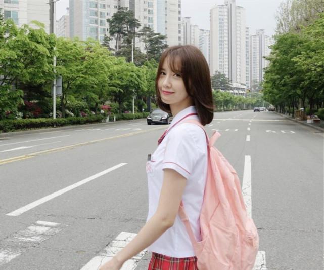 要是你也是长发，学学林允儿这样处理发型，气质都是打理出来的！
