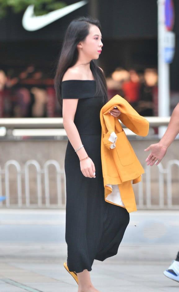 我的天啊，“船袜”也可以当做鞋子穿了？姐们也不怕烫着脚