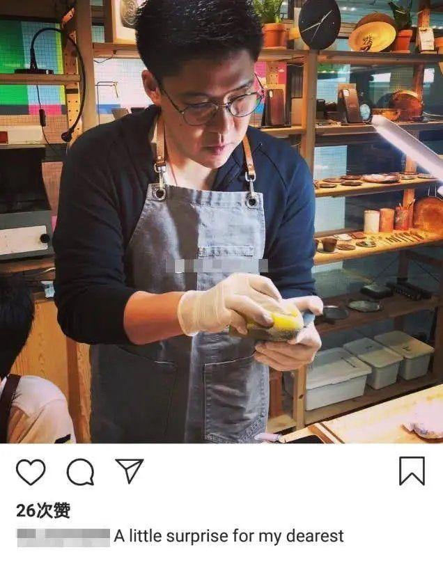 霍启刚带儿子做手工，6岁儿子动手能力强，长相老成很有精英范儿