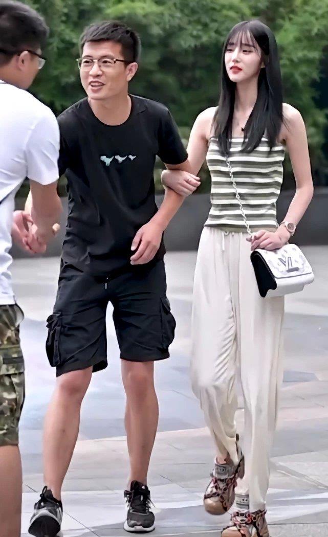 年龄差最大的情侣:男生长得像大叔,女生却美成少女,这是真爱