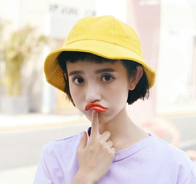 别只涂防晒霜,夏日出行,戴上“渔夫帽”,青春潮范显脸小