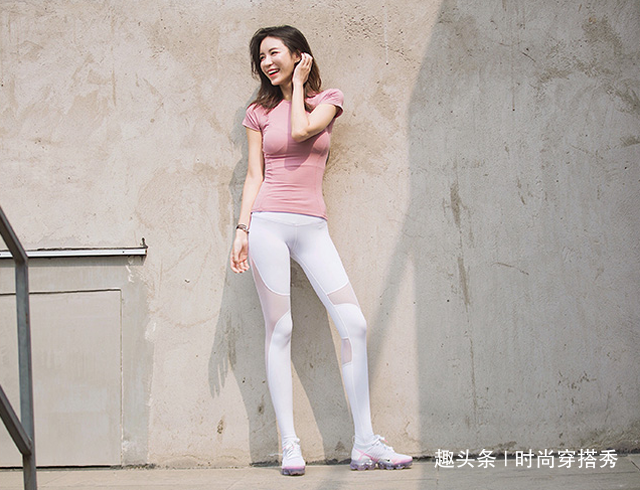 打底裤小姐姐的穿着穿出动感美