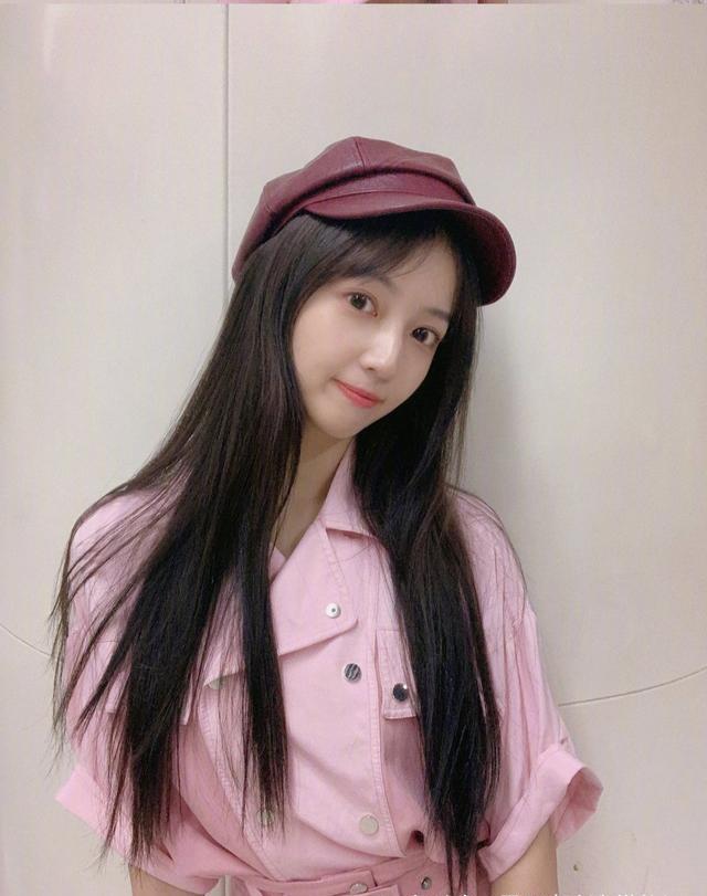 吴亦凡新女友生活照曝光，甜度爆表穿衣打扮超少女，颜值不输明星