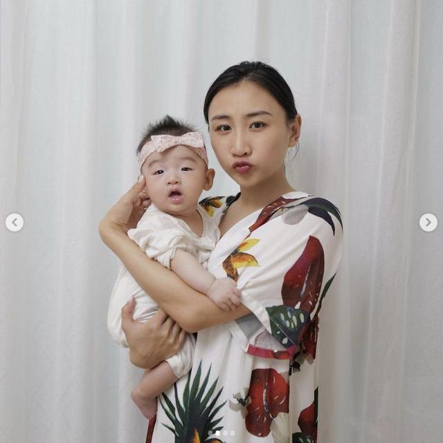 何雯娜晒祖孙三代合照,老母亲一脸福相,4月大女儿太像老公梁超