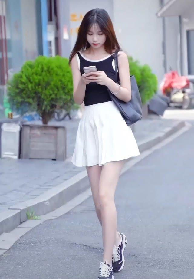 “原谅绿”还没过时,街头又火了“女巫紫”,穿出门你就是焦点!