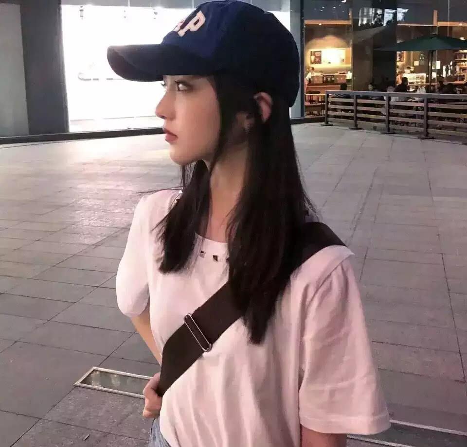 女生认为很“时髦”的3种打扮，却让男生很“讨厌”？难怪没人追