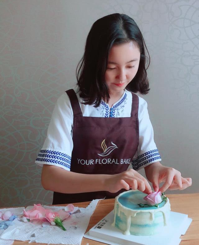 还记得那个“点读机女孩”吗?今出落得亭亭玉立,美成直男初恋!