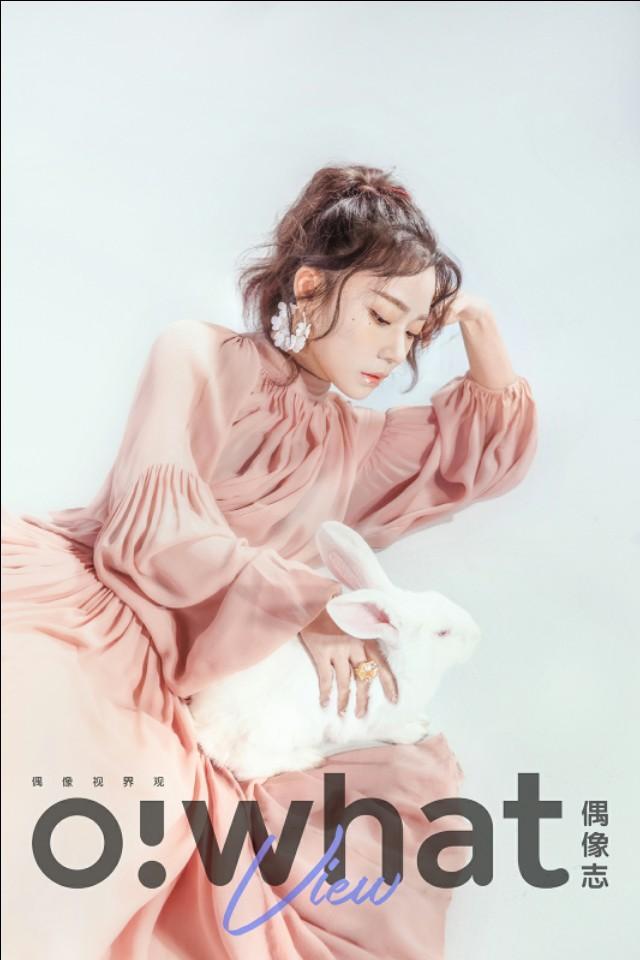 火箭少女齐拍封面大片!徐梦洁可爱到犯规,傅菁直接穿“塑料”!