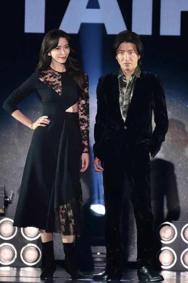 林志玲婚后发福,素颜走机场脸部圆润不少,一身打扮太像妈妈辈