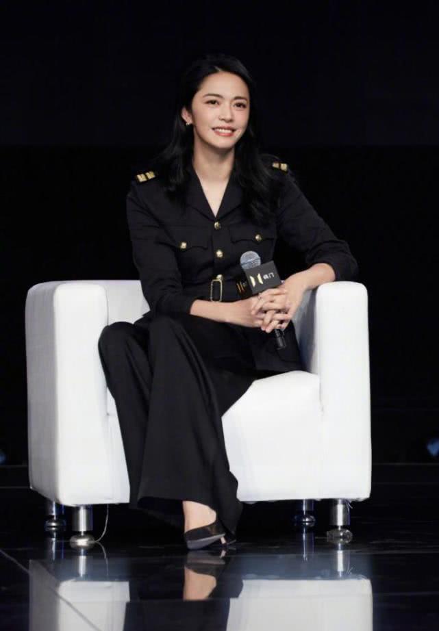 39岁姚晨终于高调,三套穿搭尽显精英气质,“郭芙蓉”气场全开