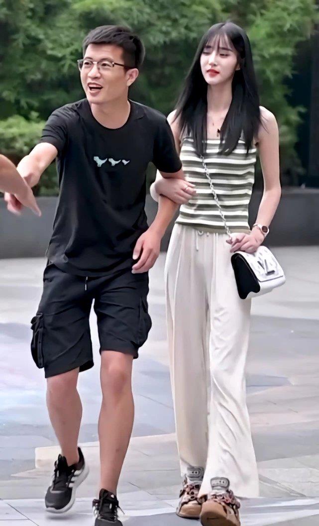 年龄差最大的情侣:男生长得像大叔,女生却美成少女,这是真爱