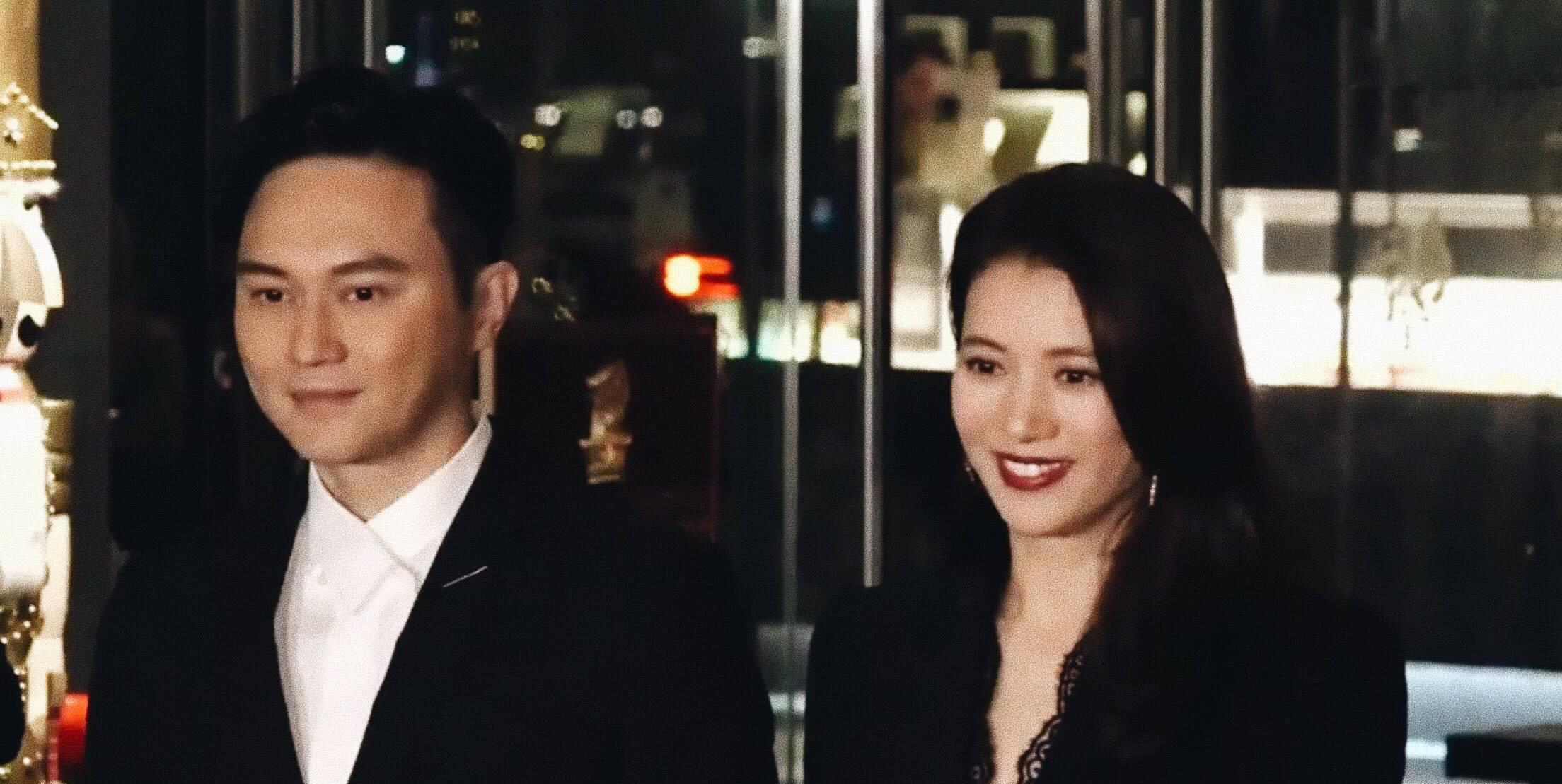 长发的“靓靓”更靓了,与张智霖一同现身阿娇婚礼,模样依旧年轻
