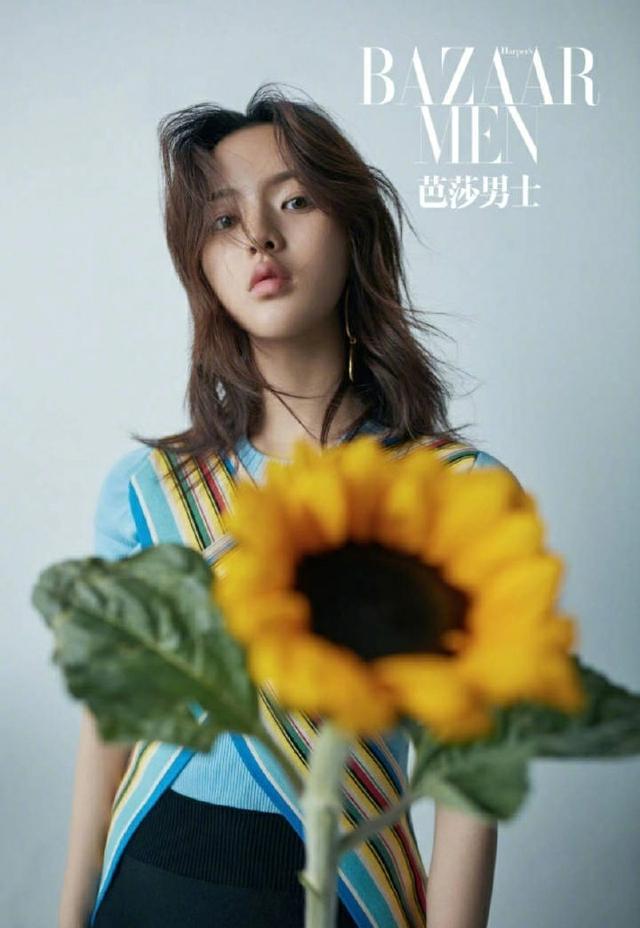 火箭少女齐拍封面大片!徐梦洁可爱到犯规,傅菁直接穿“塑料”!