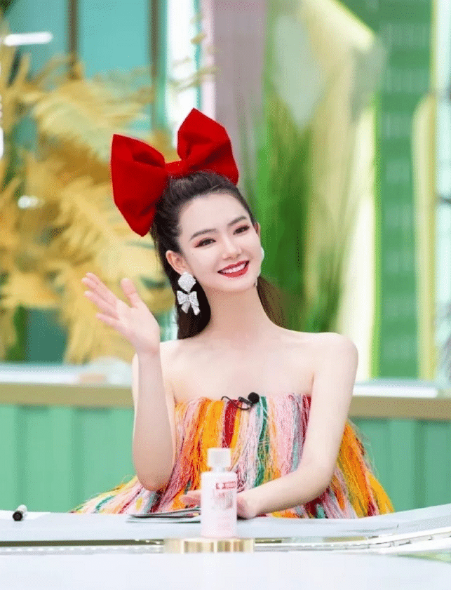 本以为欧阳娜娜的腿够细了,但看到戚薇的腿,区别不是一般大
