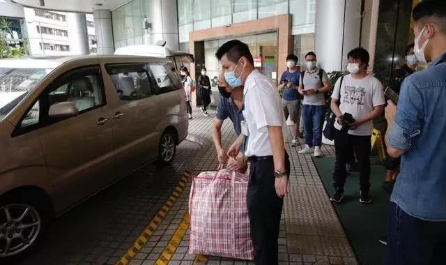去世2小时茶就凉,二房三房把文件抱怀里,赌王物品却用编织袋装