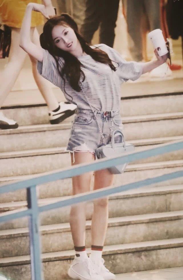 吴宣仪首次尝试“芥末鞋”，原以为很辣眼，没想到却比小白鞋还甜