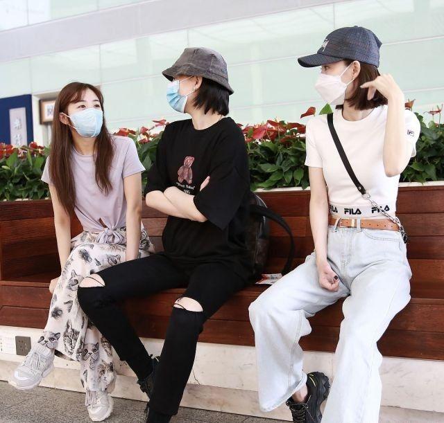 姐姐组团!王丽坤比张含韵腰细,李斯丹妮晒“战利品”仨人聊太嗨