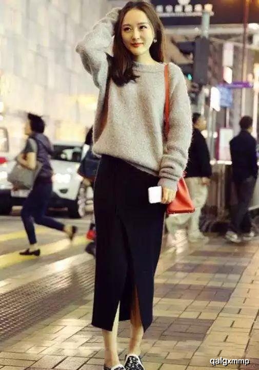 毛衣＋半裙搭配，这么优雅女神范，怎么能不迷人！