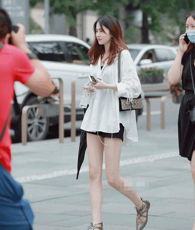 时尚美女街拍:时尚靓丽的美女,如一股清风徐来