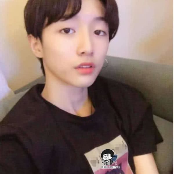 艾比终于换回男装，一反常态男人味十足，网友：情敌又增加了！