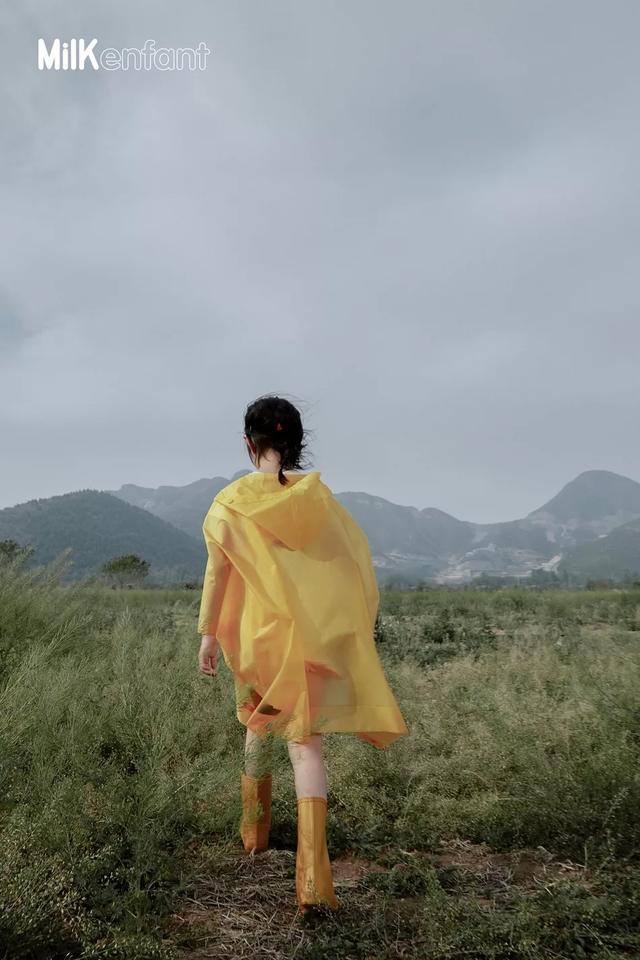 黄奕首携女儿拍大片，7岁铛铛气质初显美翻，模样像爸气质却像妈