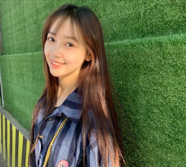 吴亦凡新女友生活照曝光，甜度爆表穿衣打扮超少女，颜值不输明星
