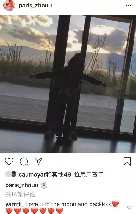 李嫣竟是王菲小迷妹,穿西装裙搂妈妈入怀,14岁染新发色好成熟