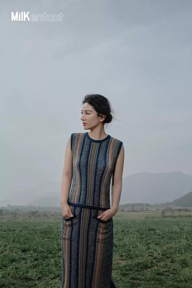 黄奕首携女儿拍大片，7岁铛铛气质初显美翻，模样像爸气质却像妈
