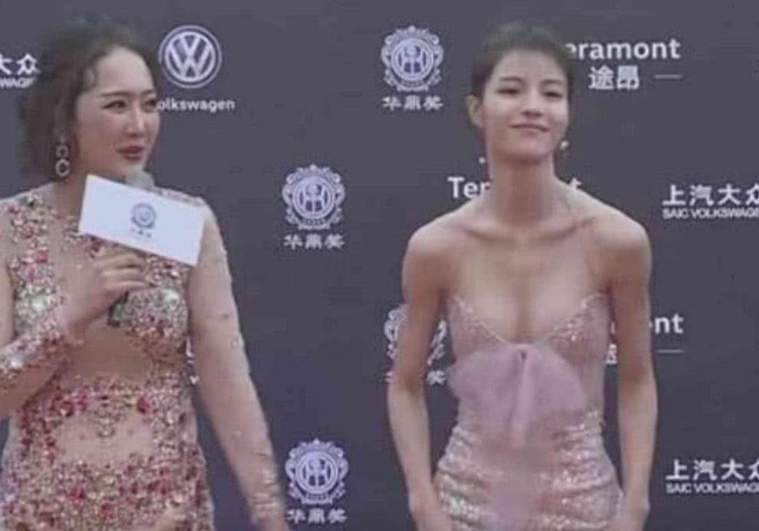 钟楚曦只用一根线来支撑衣服,弯腰瞬间又造经典,他日必火