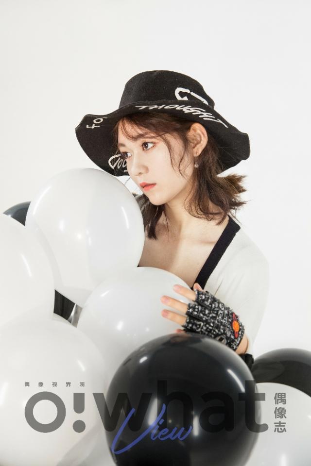 火箭少女齐拍封面大片!徐梦洁可爱到犯规,傅菁直接穿“塑料”!