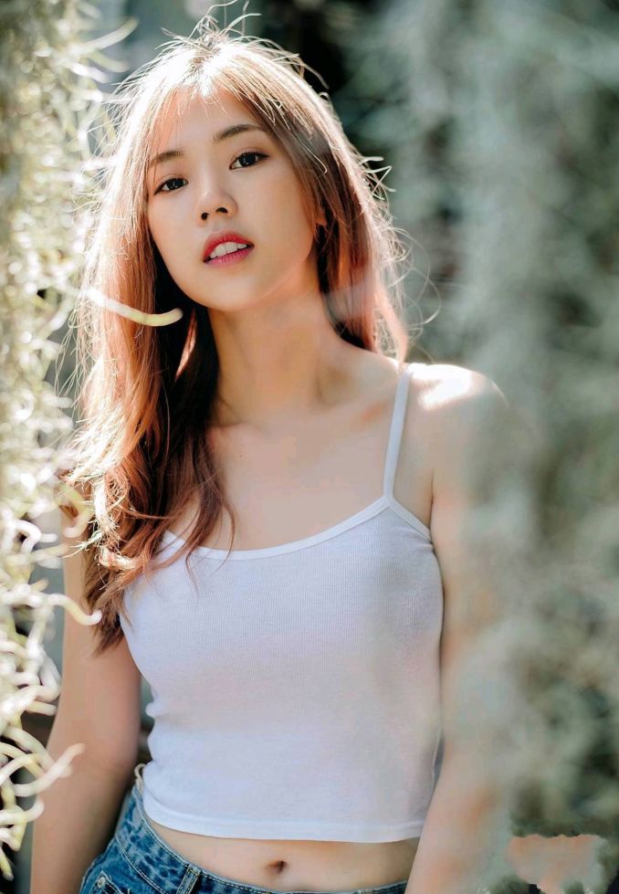 自然风格的打底裤美女，将时尚进行到底，突显挺拔气质！