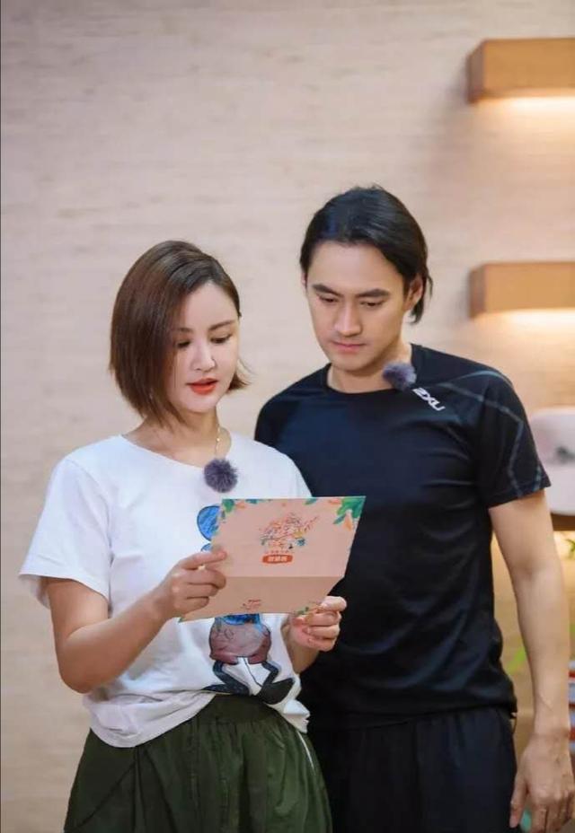 袁弘张歆艺又上夫妻档！张歆艺瘦身太难好圆润，袁弘留长发变娘了