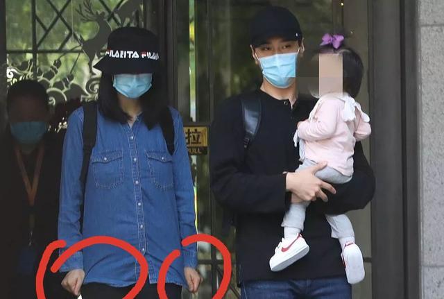 生娃催人老!高圆圆首次直播40岁状态太真实,满眼沧桑气质都变了
