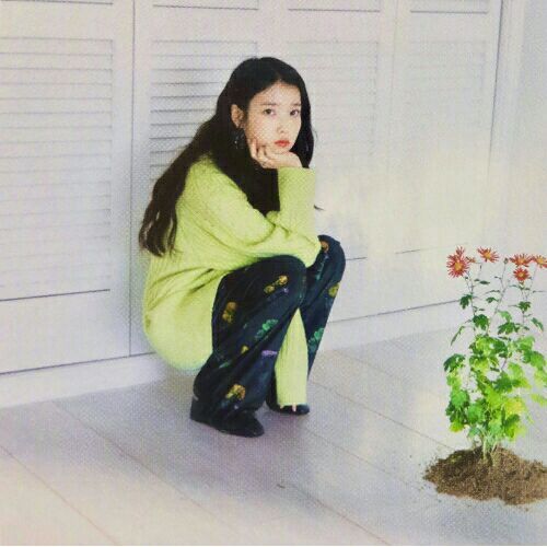 清甜的韩国女星：李知恩可人清纯的仙女穿搭