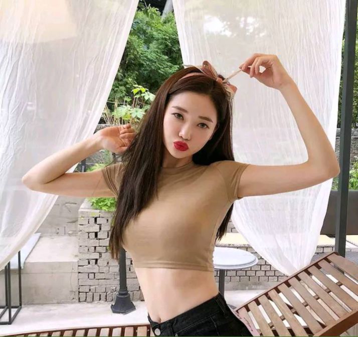 自然风格的打底裤美女，将时尚进行到底，突显挺拔气质！