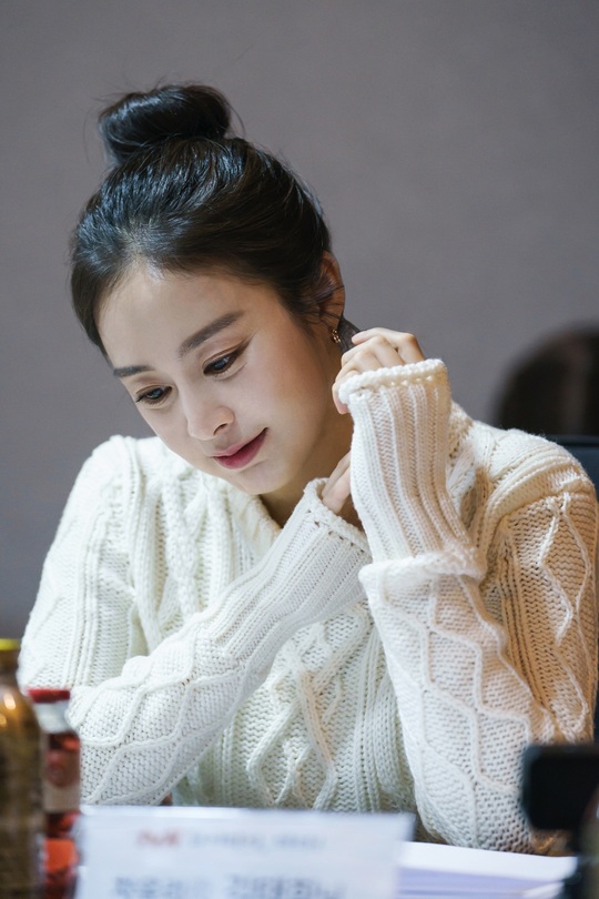 金泰希产后与老公Rain首合体，出席弟弟李莞婚礼，弟媳颜值超高 